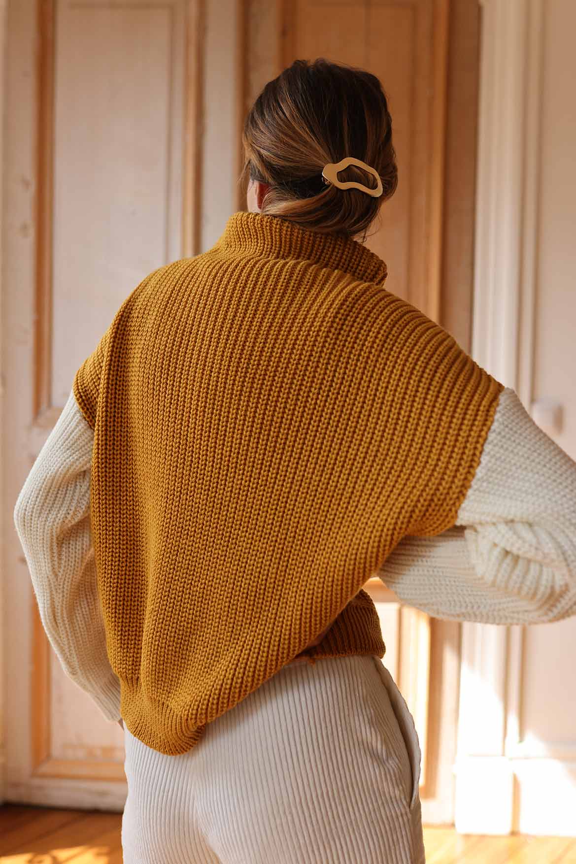 pull-lou-laine-ecru-moutarde-elise-chalmin-soon