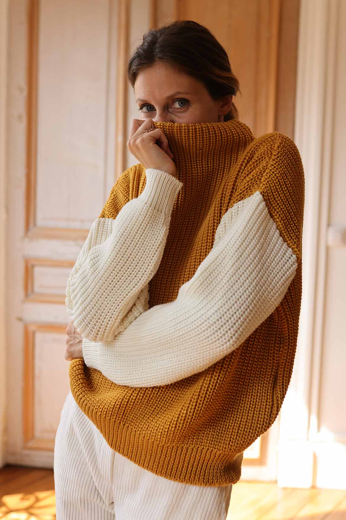 pull-lou-laine-ecru-moutarde-elise-chalmin-soon