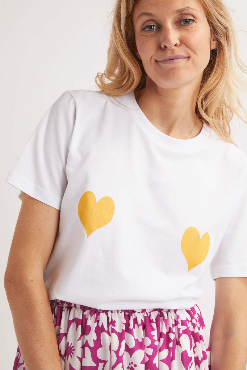 Le t-shirt à coeurs jaunes Mona