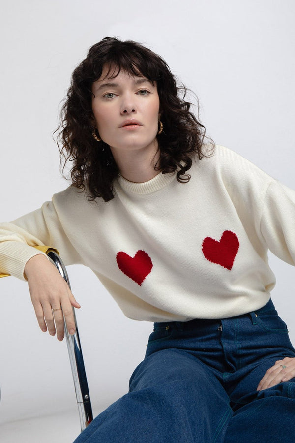 Côme ecru sweater with red hearts