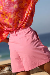Short en coton rose bonbon avec ceinture elastique au dos