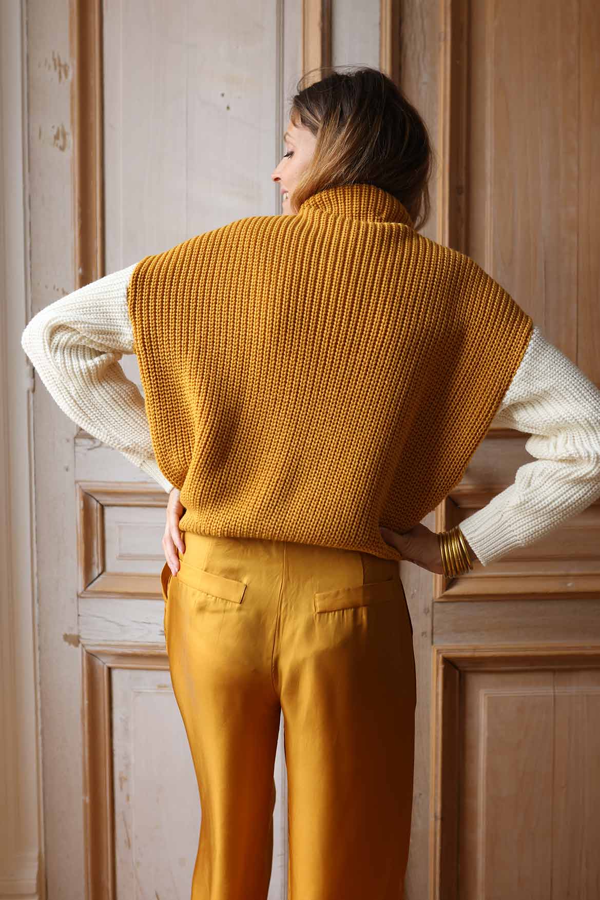 pull-lou-laine-ecru-moutarde-elise-chalmin-soon